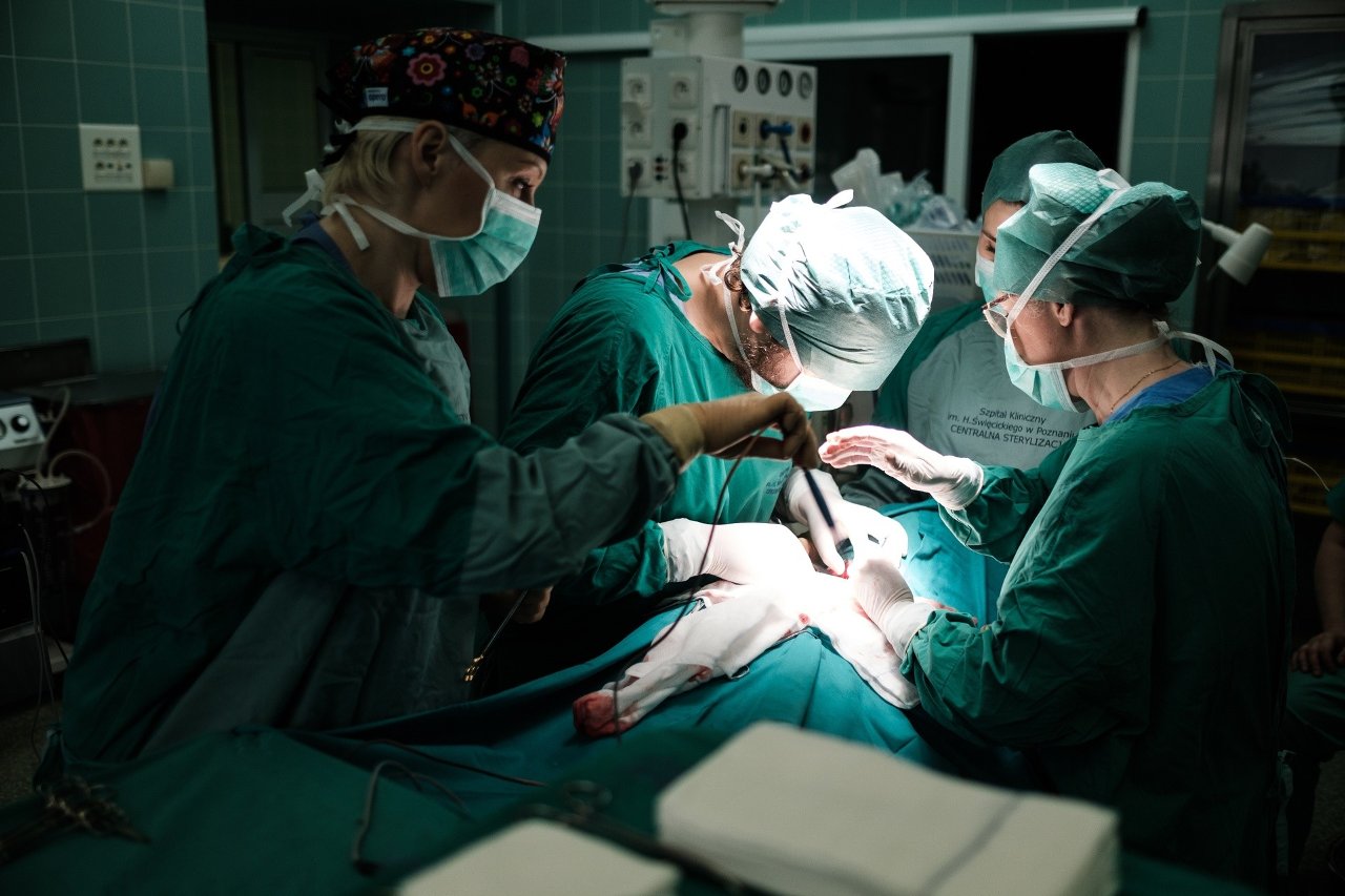 Operacja za zamkniętymi drzwiami – walka o życie