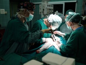 Artykuł Cisza! Trwa operacja. Za zamkniętymi drzwiami walczą o życie